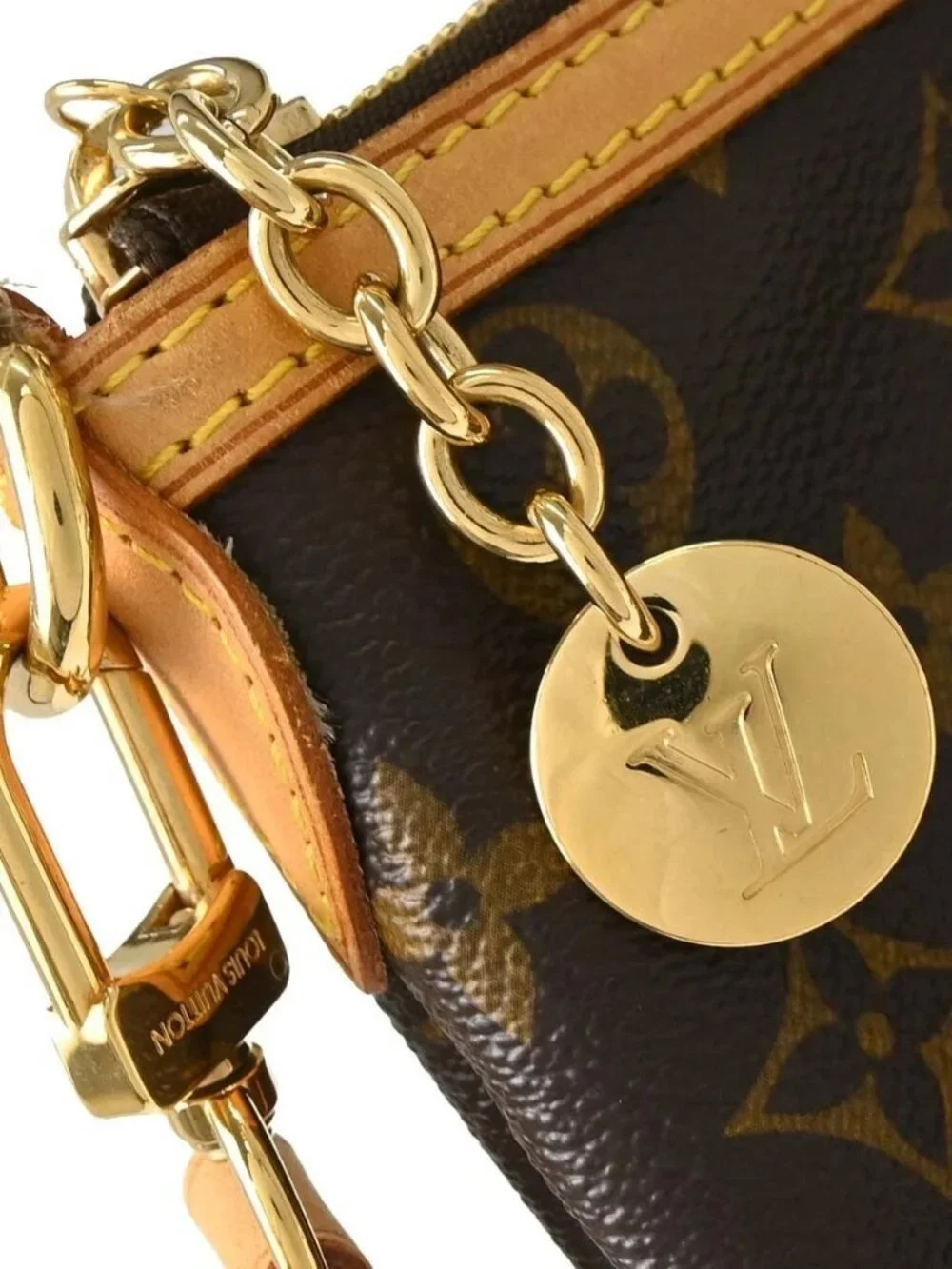 Louis Vuitton outside 	ab